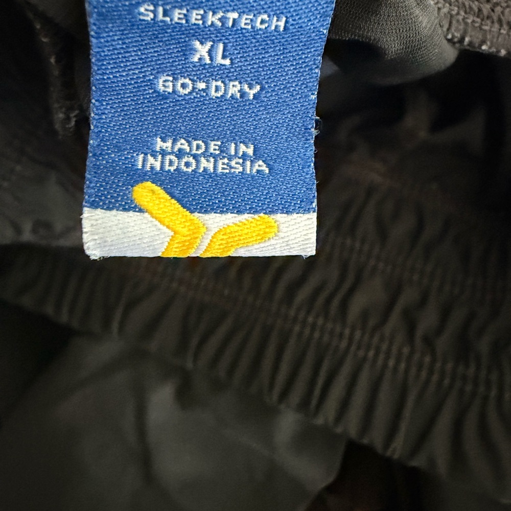 EUC Women’s XL Old Navy Sleek Tech Black Cargo Pants - Picture 5 of 5